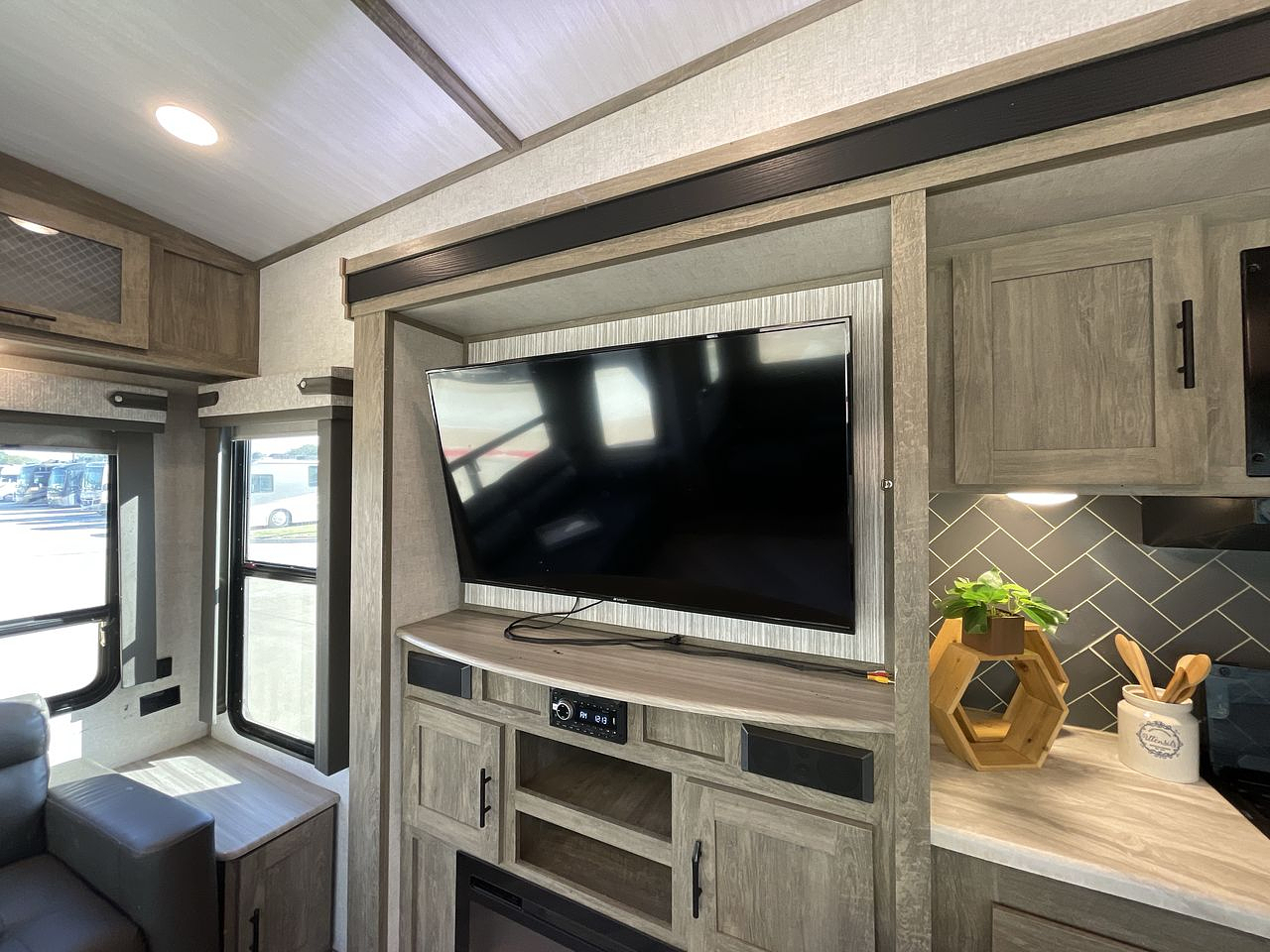 2021 FOREST RIVER SALEM 369BL