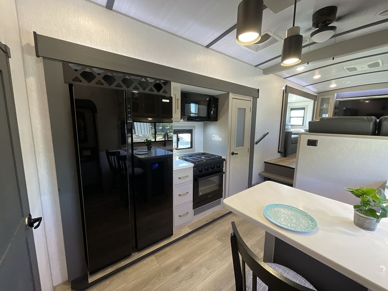 2024 FOREST RIVER WILDWOOD 36FL