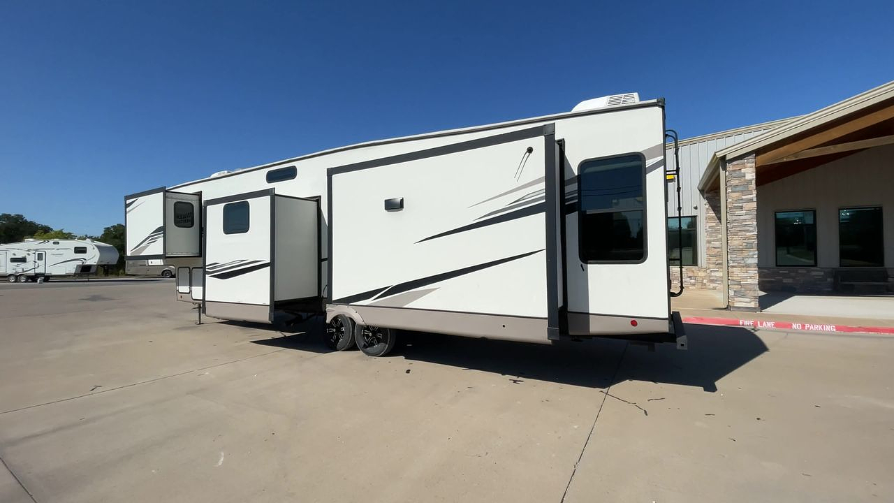 2023 FOREST RIVER HERITAGE GLEN 369BL