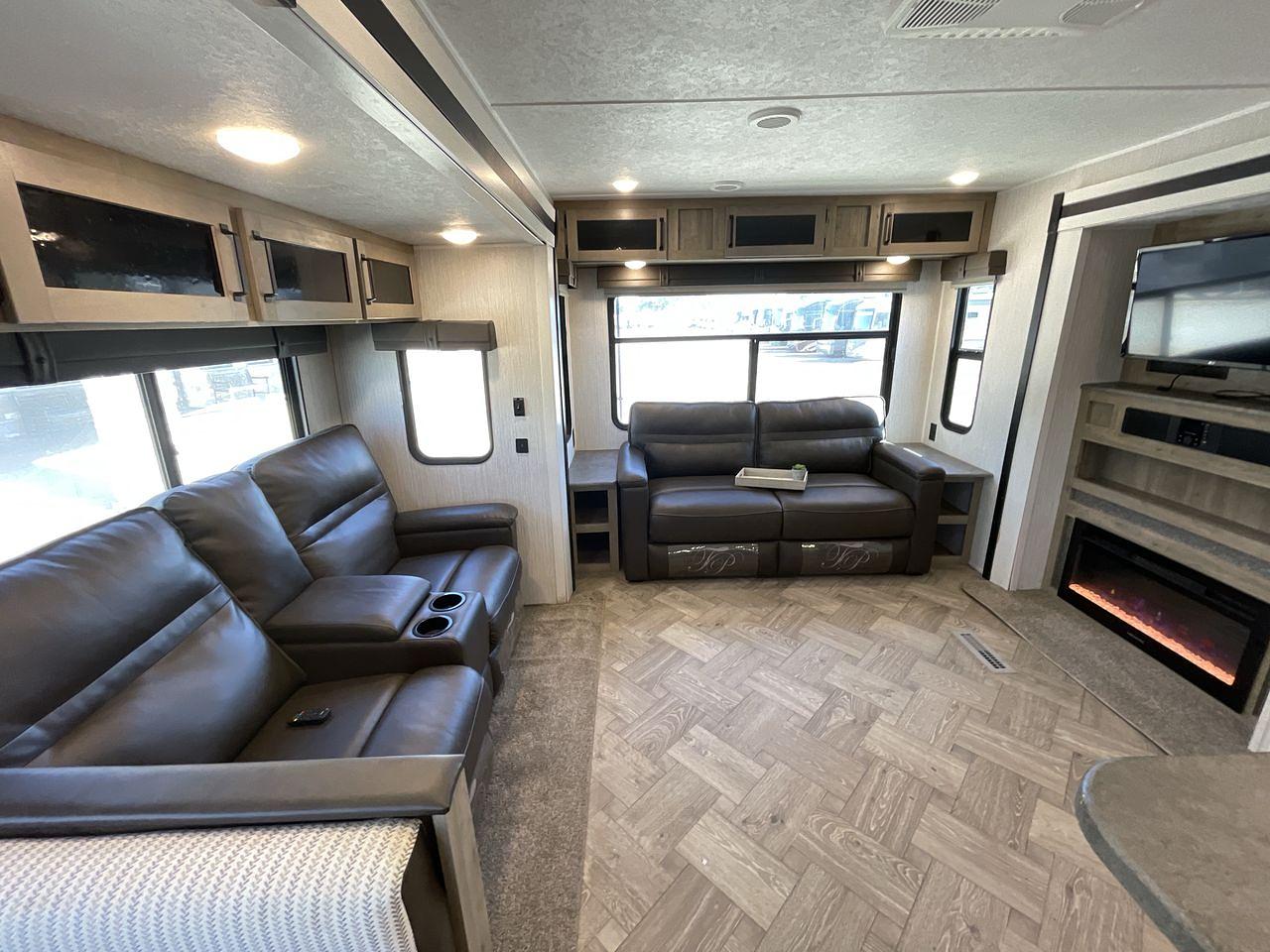 2022 FOREST RIVER PUMA 31RLQS
