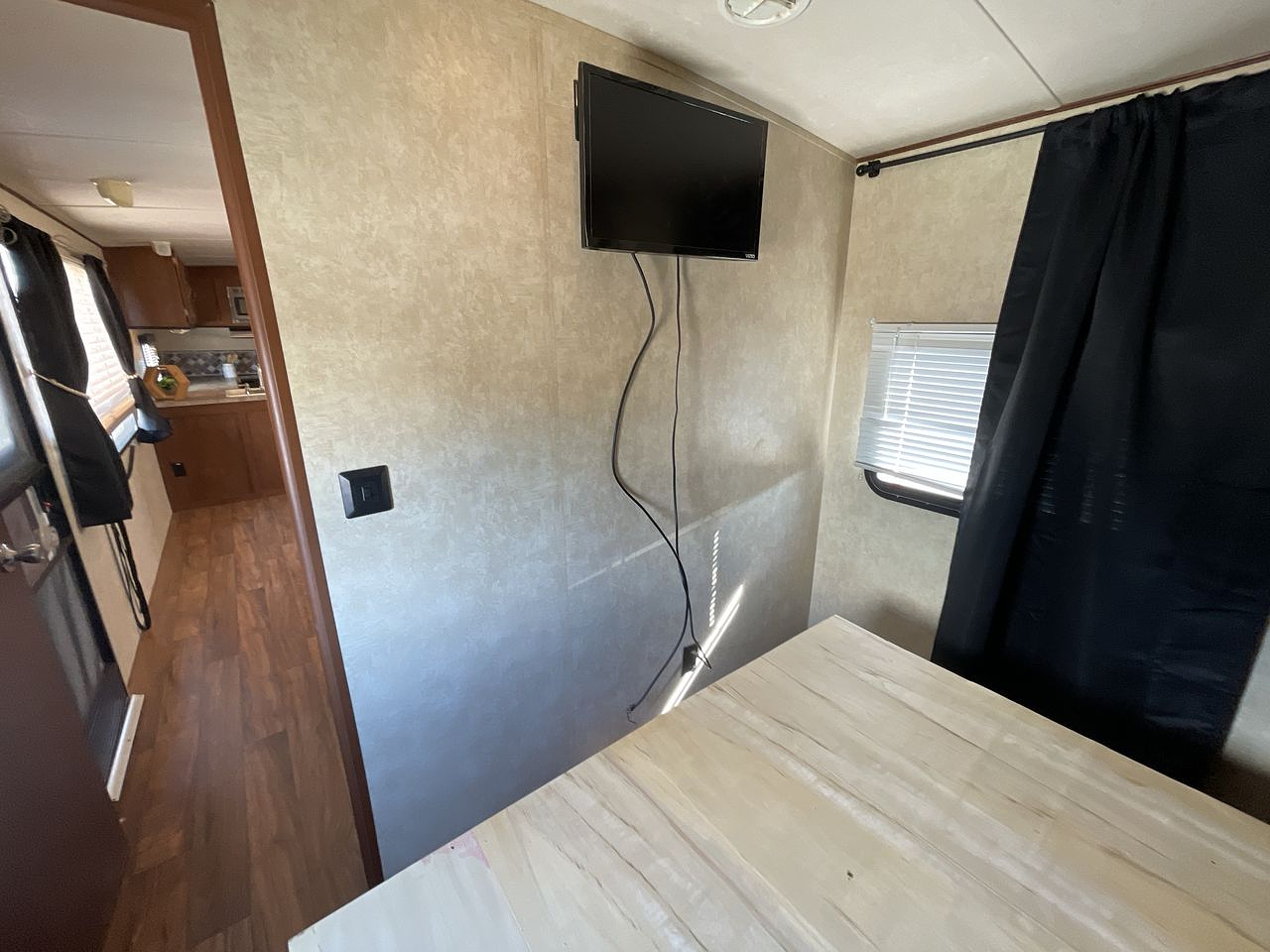 2015 FOREST RIVER VIBE 268RKS