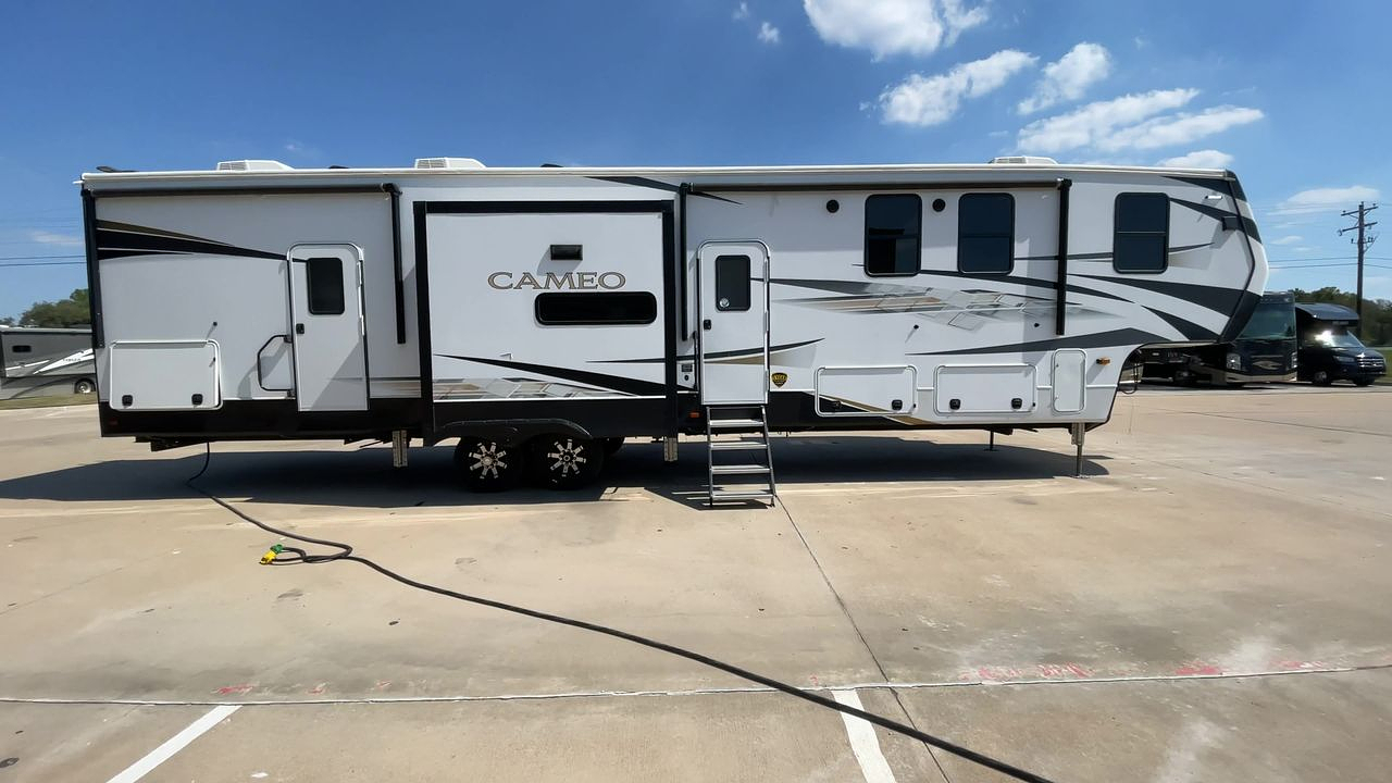 2023 KEYSTONE CAMEO 4051BH