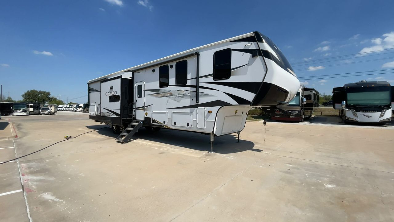 2023 KEYSTONE CAMEO 4051BH