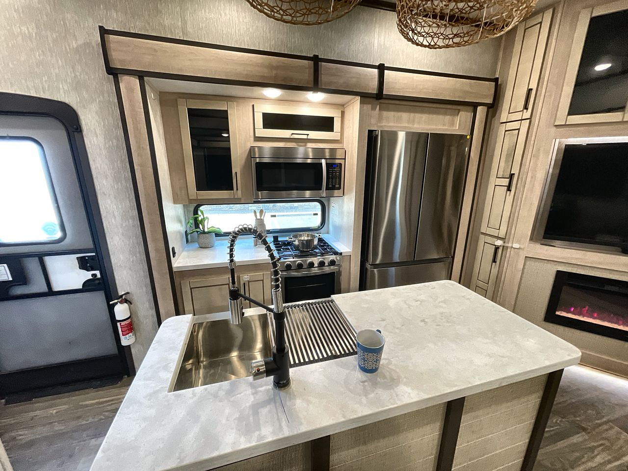 2023 KEYSTONE CAMEO 4051BH