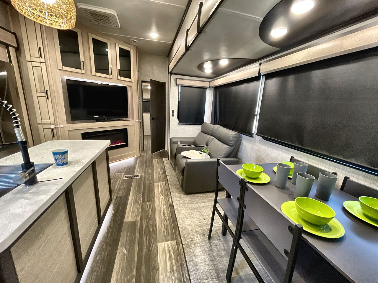 2023 KEYSTONE CAMEO 4051BH