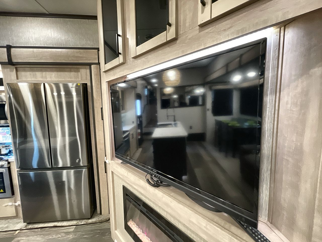 2023 KEYSTONE CAMEO 4051BH