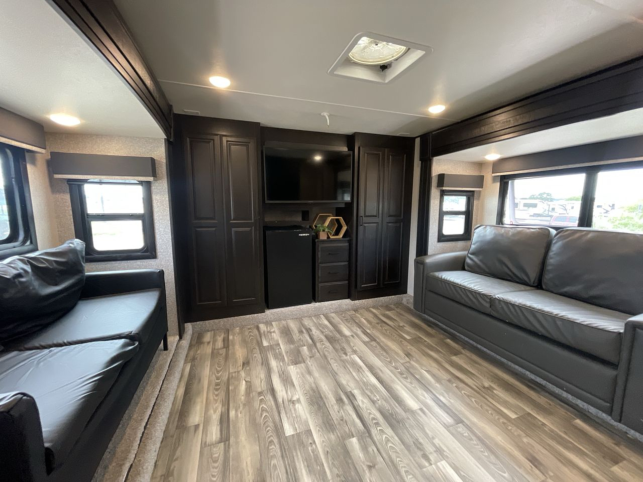 2022 HIGHLAND RIDGE SILVERSTAR 376FBH