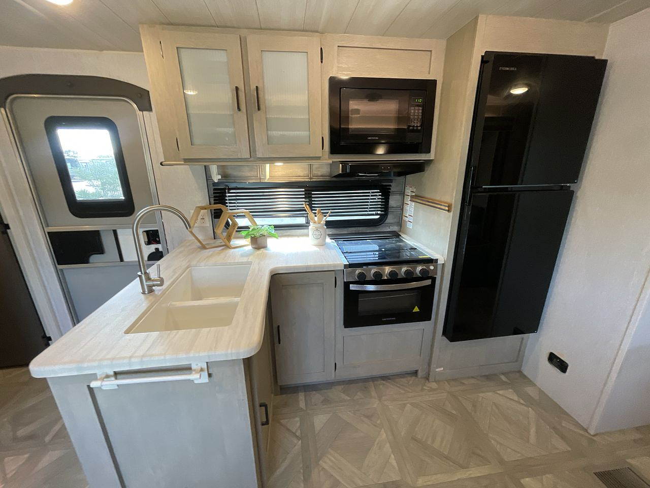 2023 FOREST RIVER WILDWOOD 31KQBTS