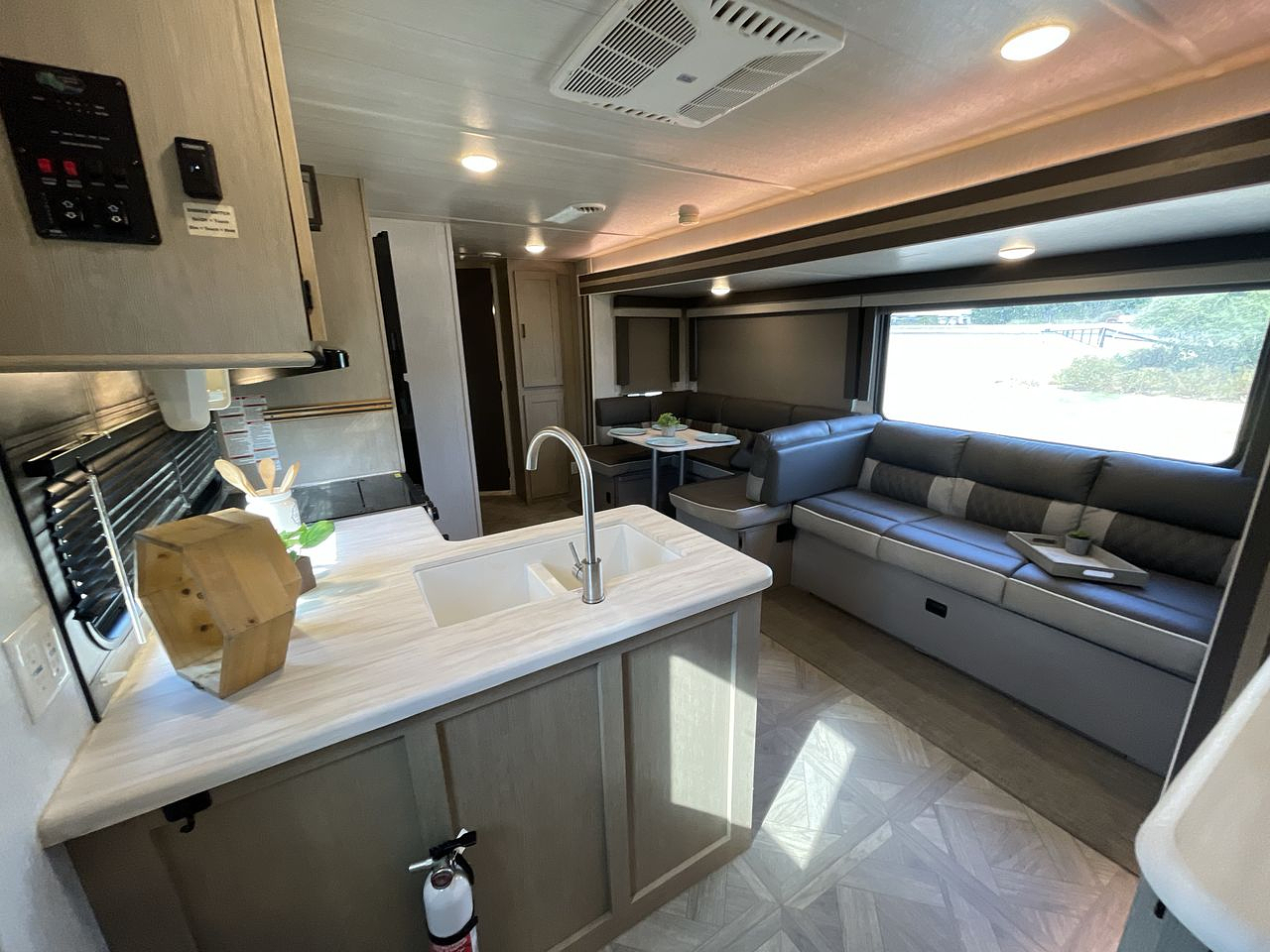 2023 FOREST RIVER WILDWOOD 31KQBTS