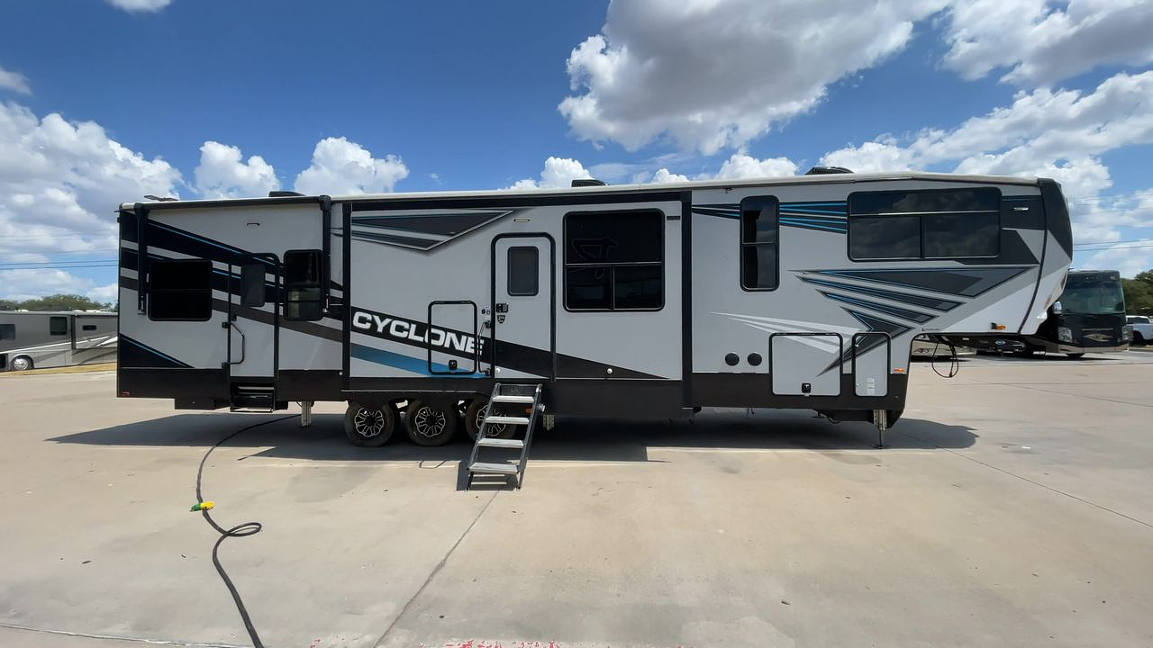 2022 HEARTLAND CYCLONE 4006 HD