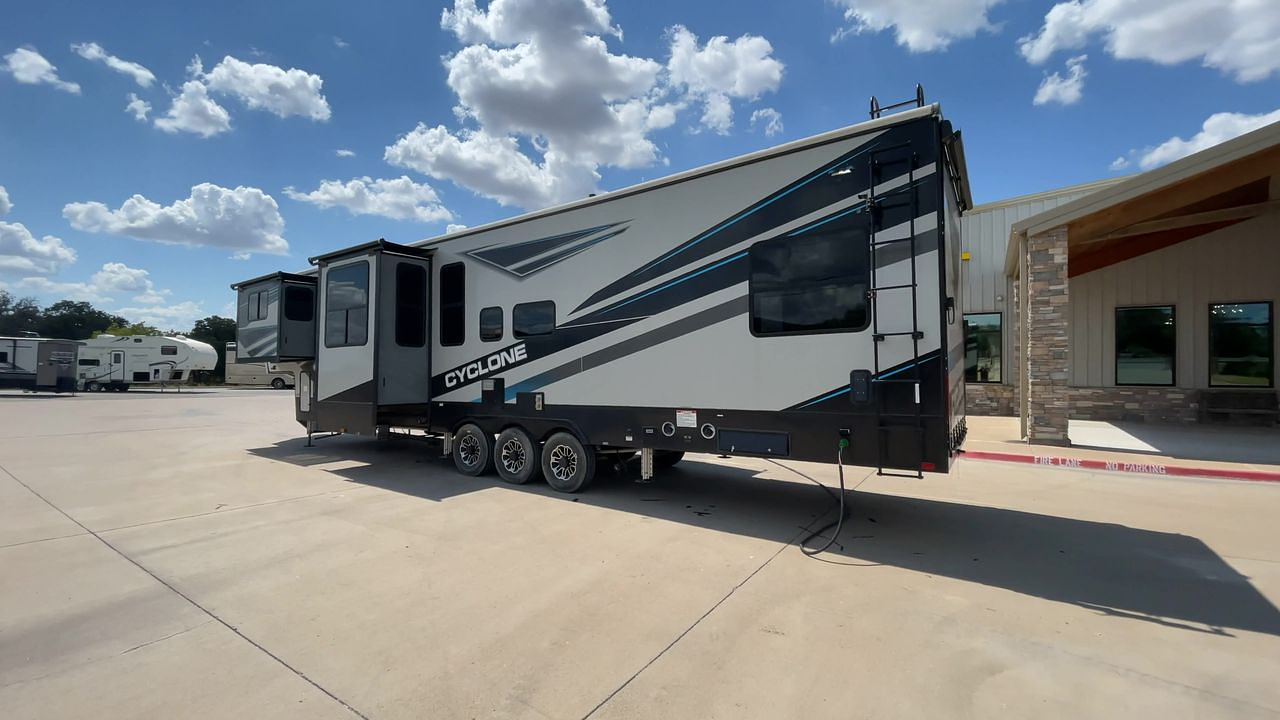 2022 HEARTLAND CYCLONE 4006 HD