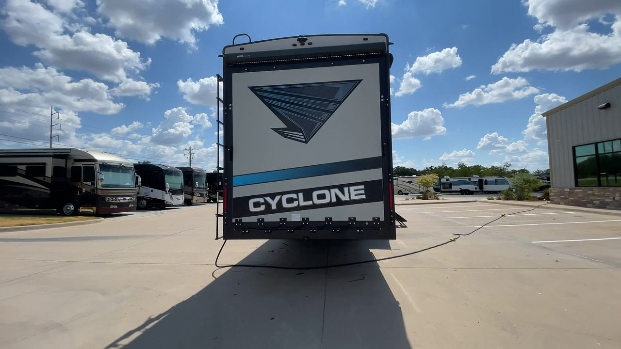 2022 HEARTLAND CYCLONE 4006 HD