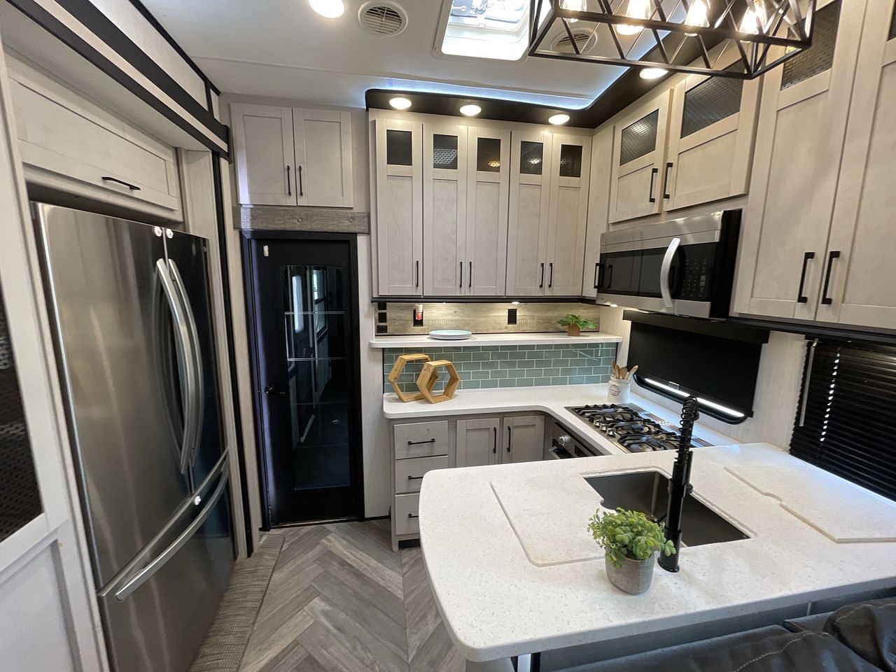2022 HEARTLAND CYCLONE 4006 HD