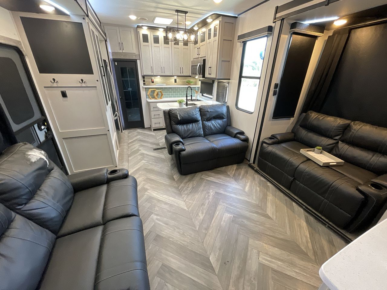 2022 HEARTLAND CYCLONE 4006 HD