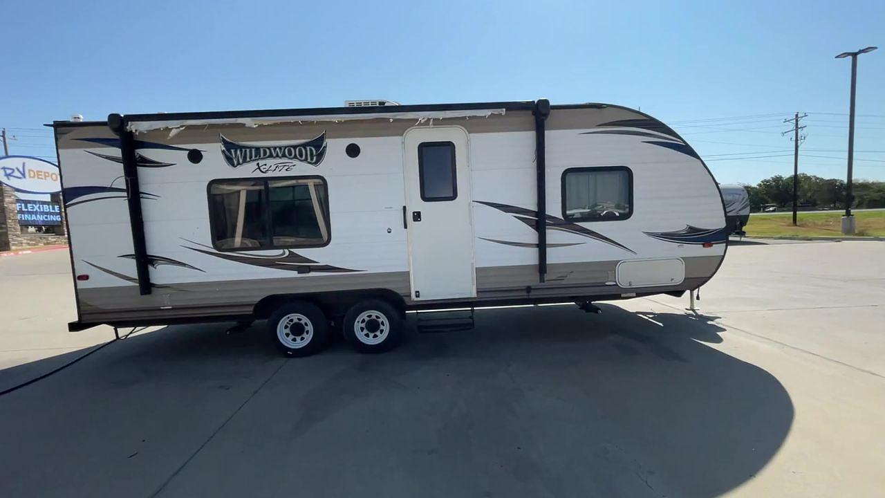 2016 FOREST RIVER WILDWOOD X-LITE 241Q