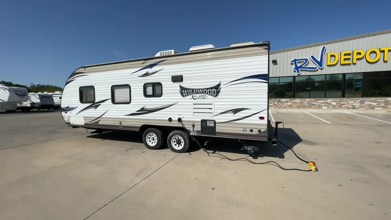 2016 FOREST RIVER WILDWOOD X-LITE 241Q