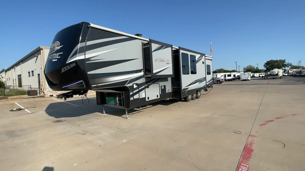 2018 JAYCO SEISMIC 4250