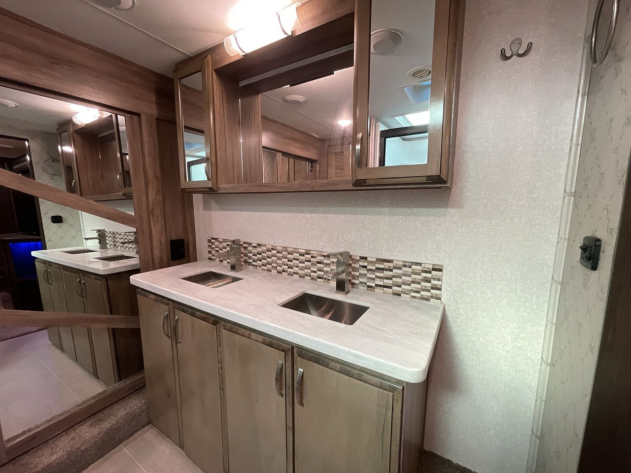 2018 JAYCO SEISMIC 4250