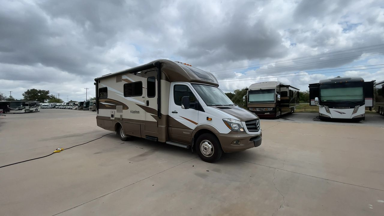2017 WINNEBAGO NAVION