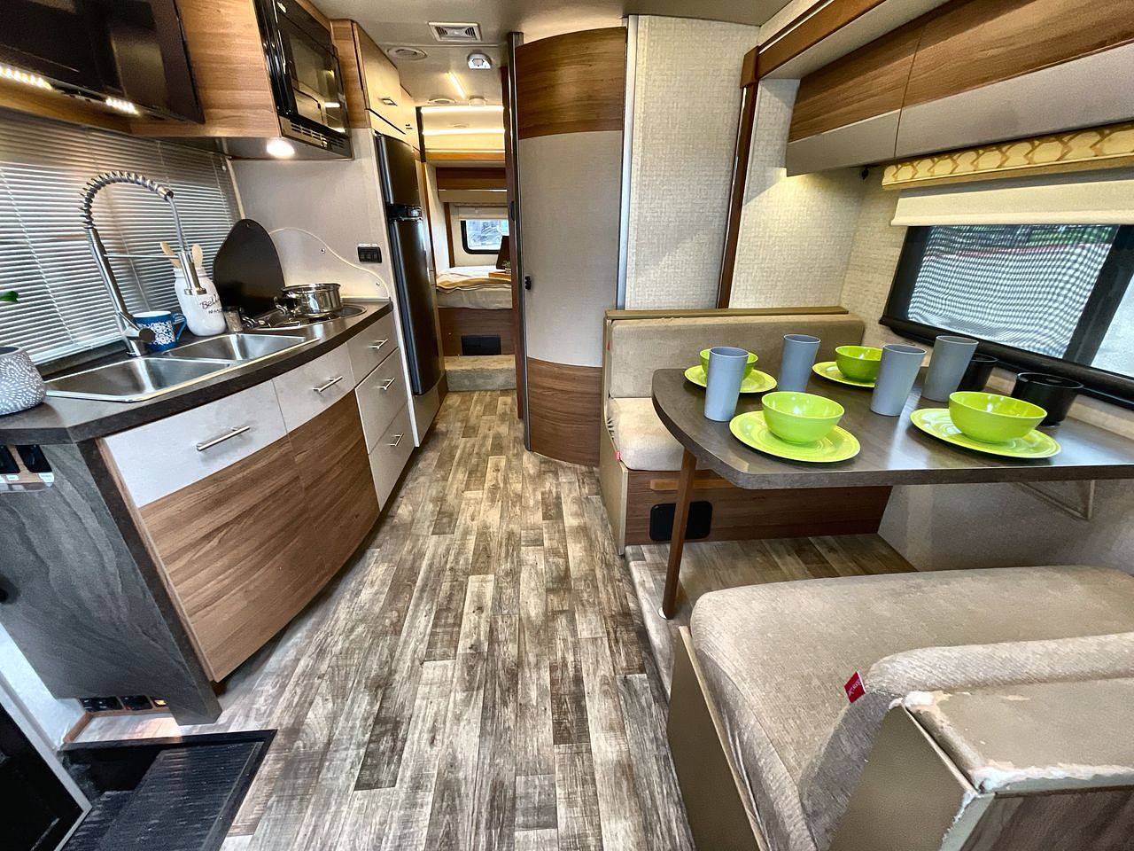 2017 WINNEBAGO NAVION