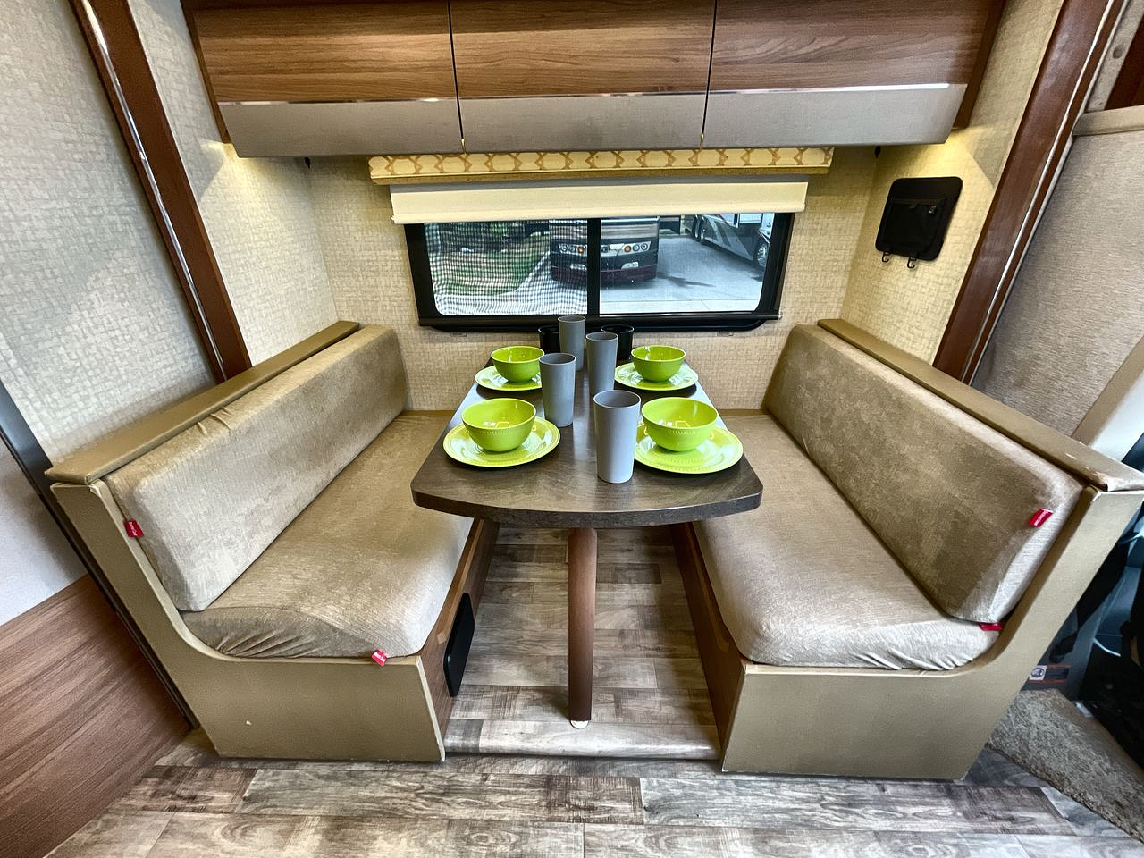 2017 WINNEBAGO NAVION