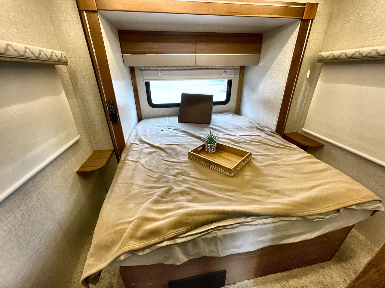 2017 WINNEBAGO NAVION