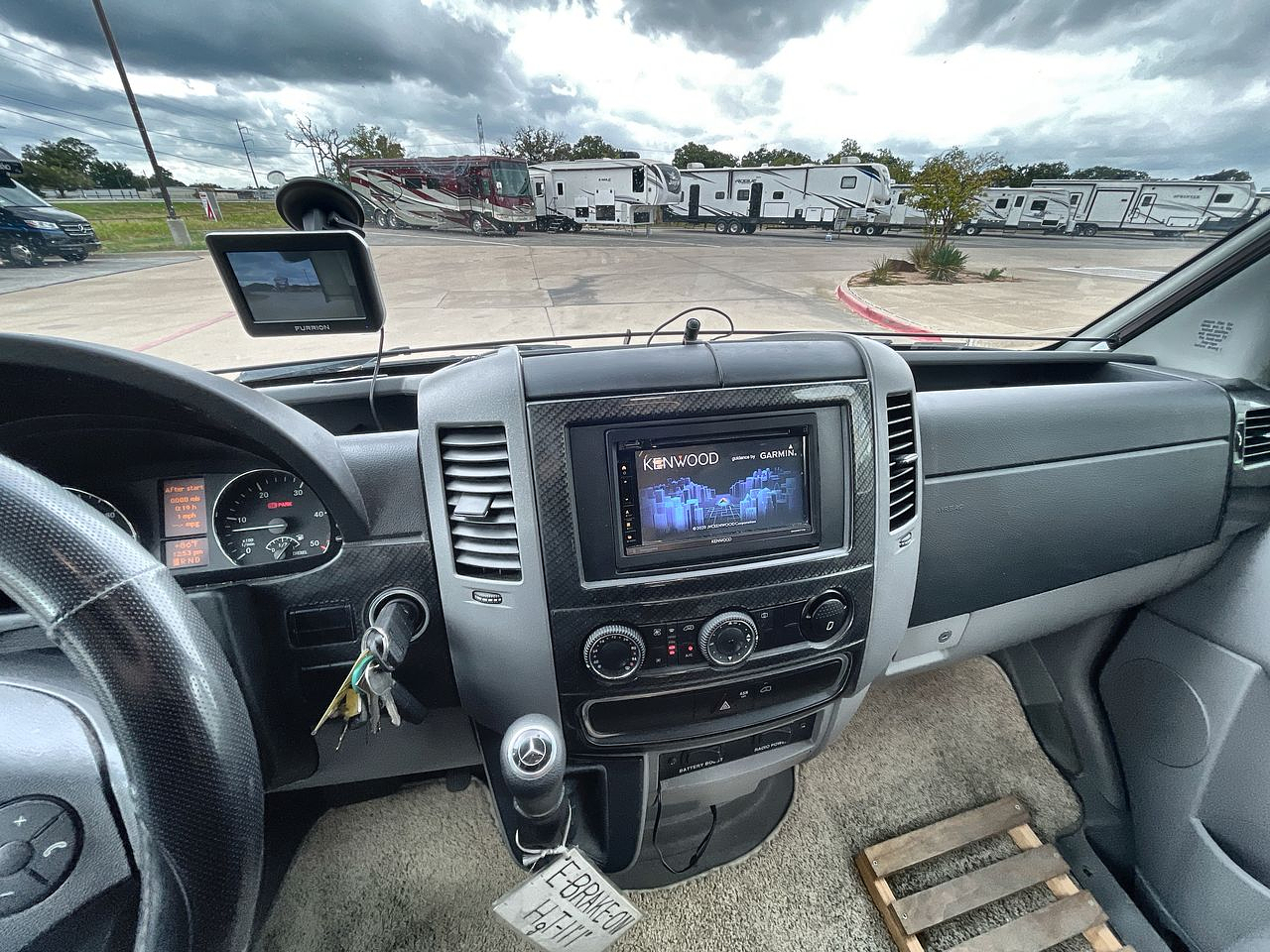 2017 WINNEBAGO NAVION