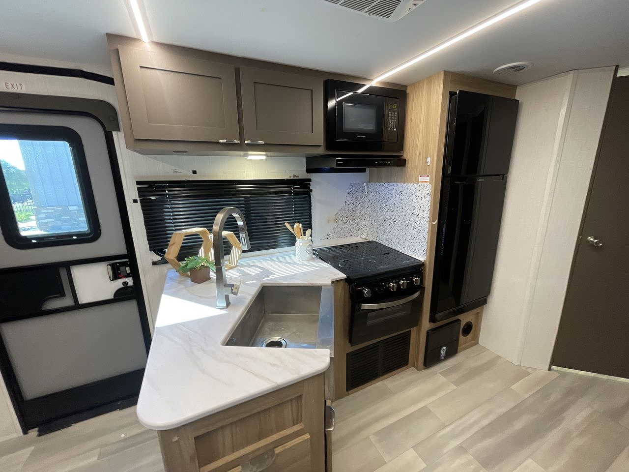 2025 CRUISER AVENIR 24RB
