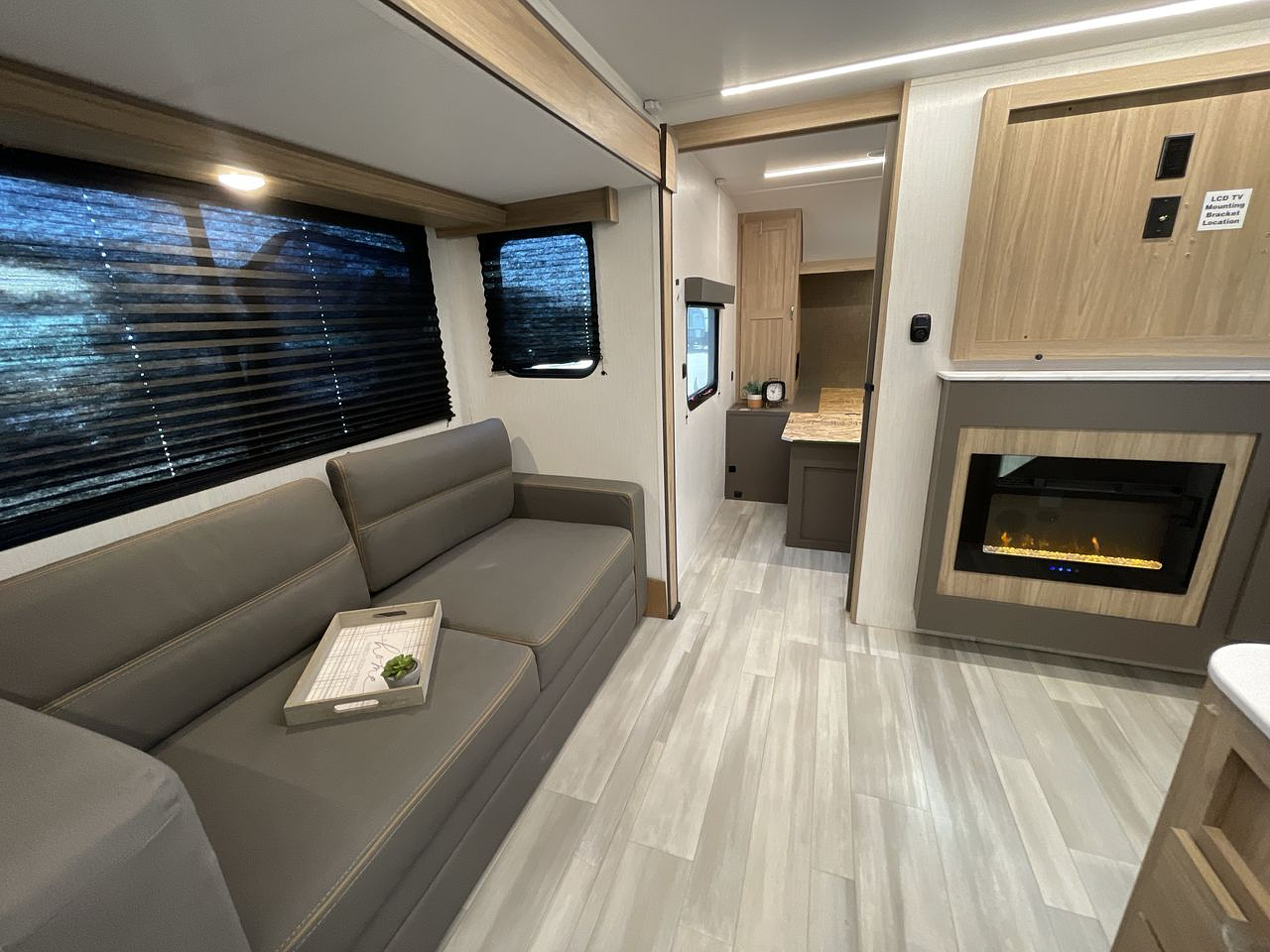 2025 CRUISER AVENIR 24RB