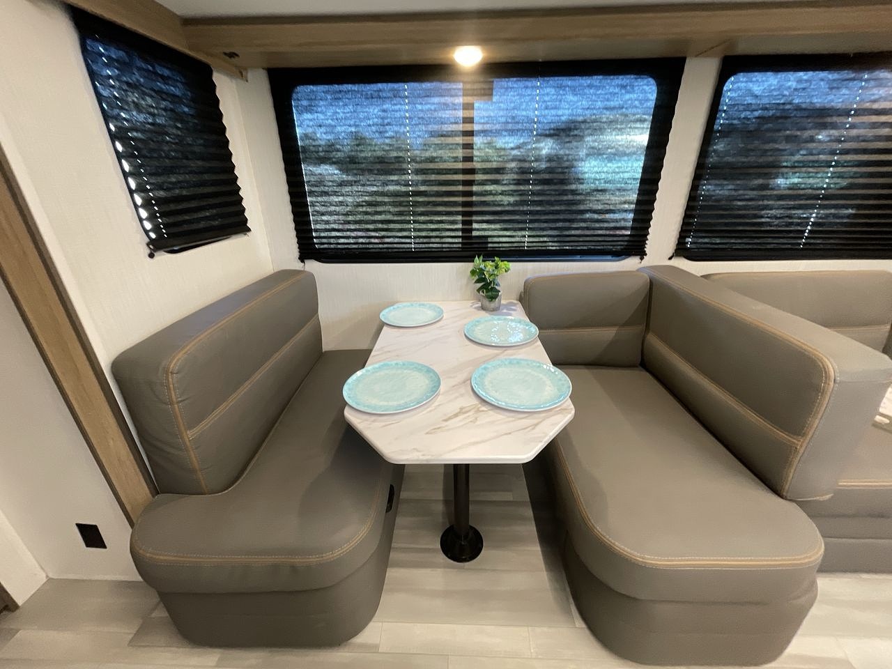2025 CRUISER AVENIR 24RB