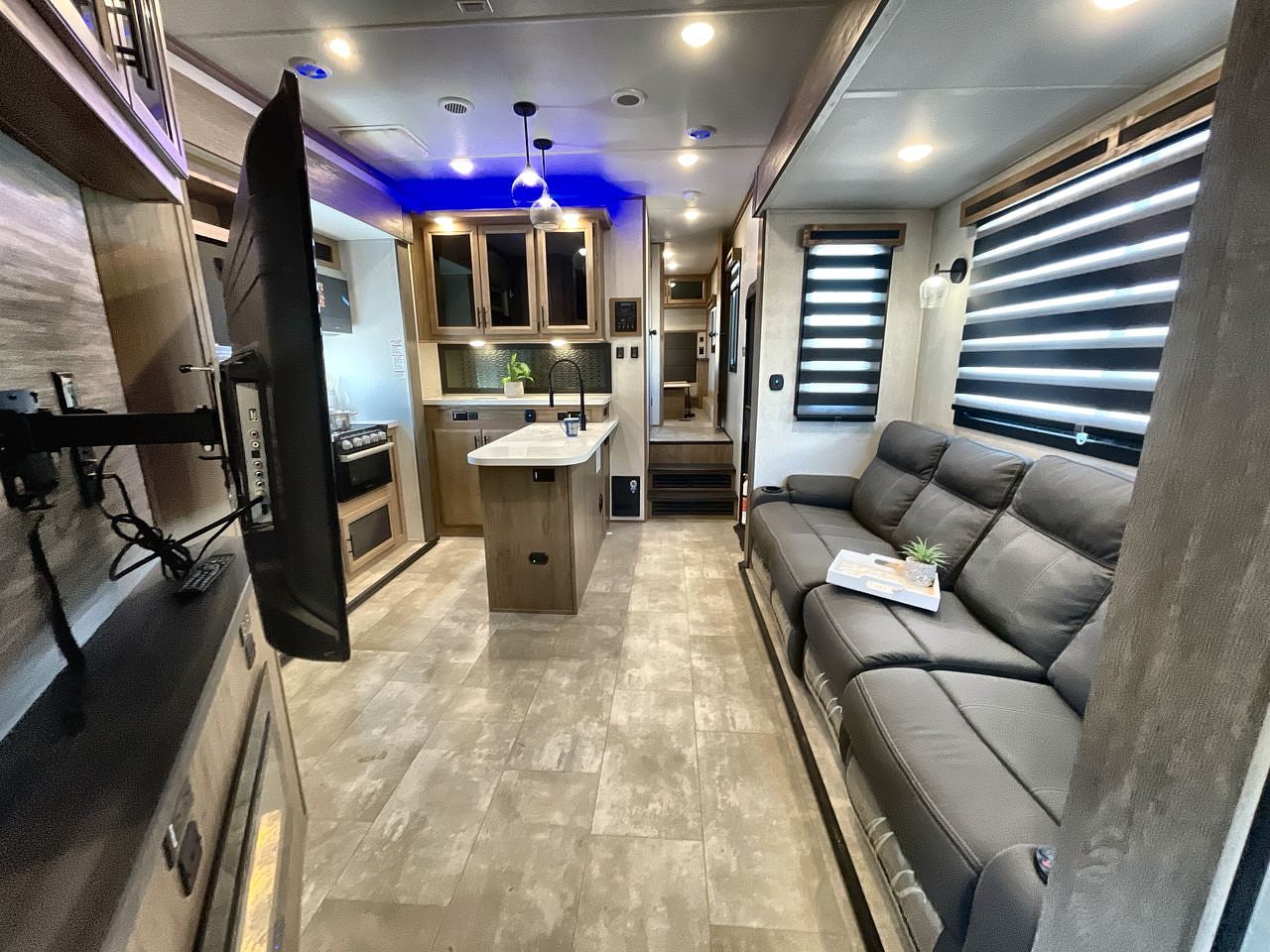 2024 FOREST RIVER ROGUE ARMORED 383G2