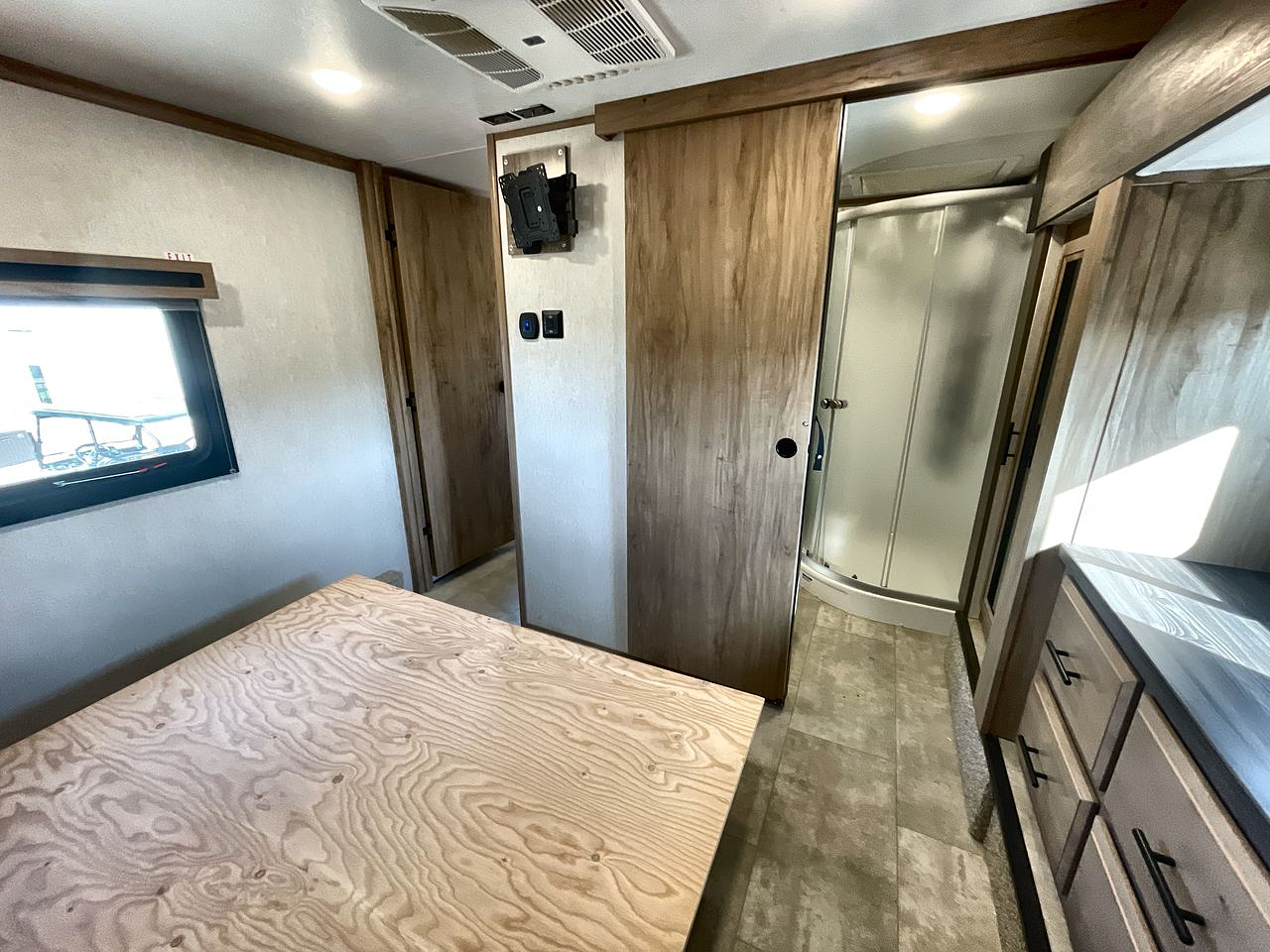 2024 FOREST RIVER ROGUE ARMORED 383G2
