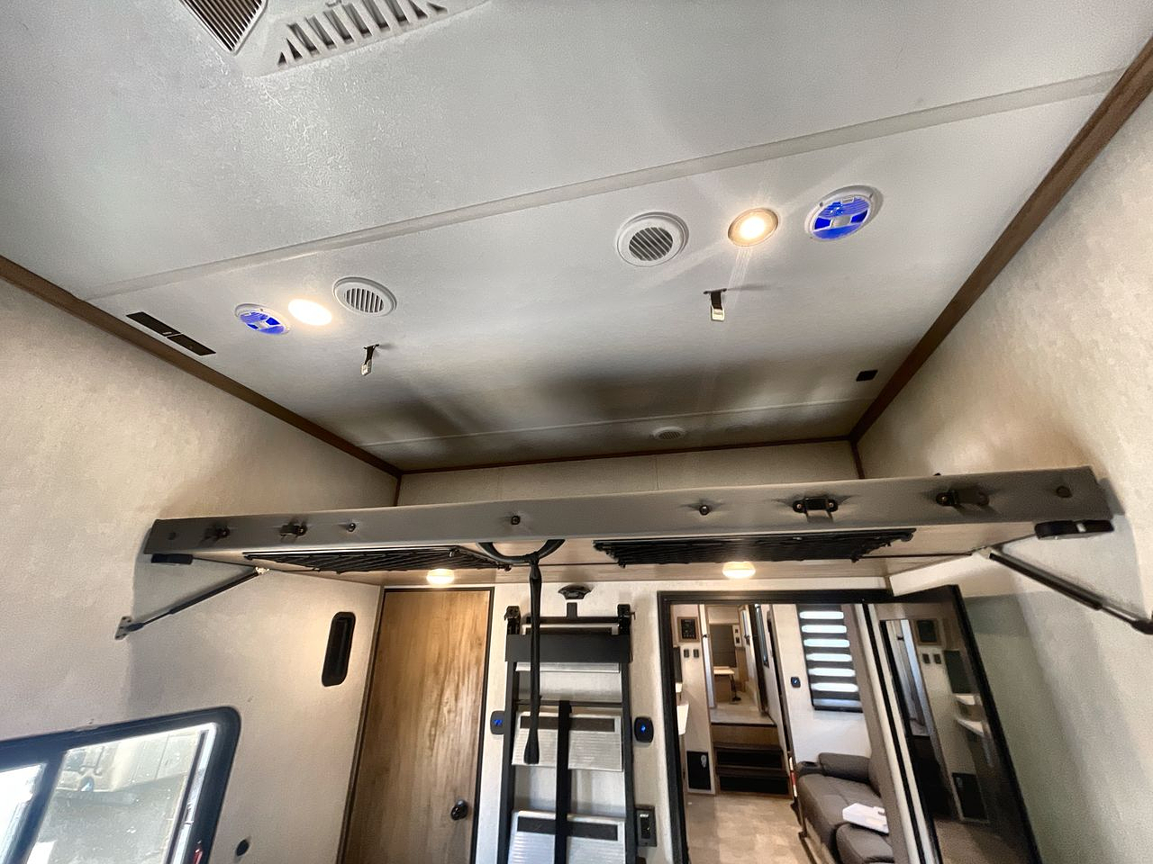 2024 FOREST RIVER ROGUE ARMORED 383G2