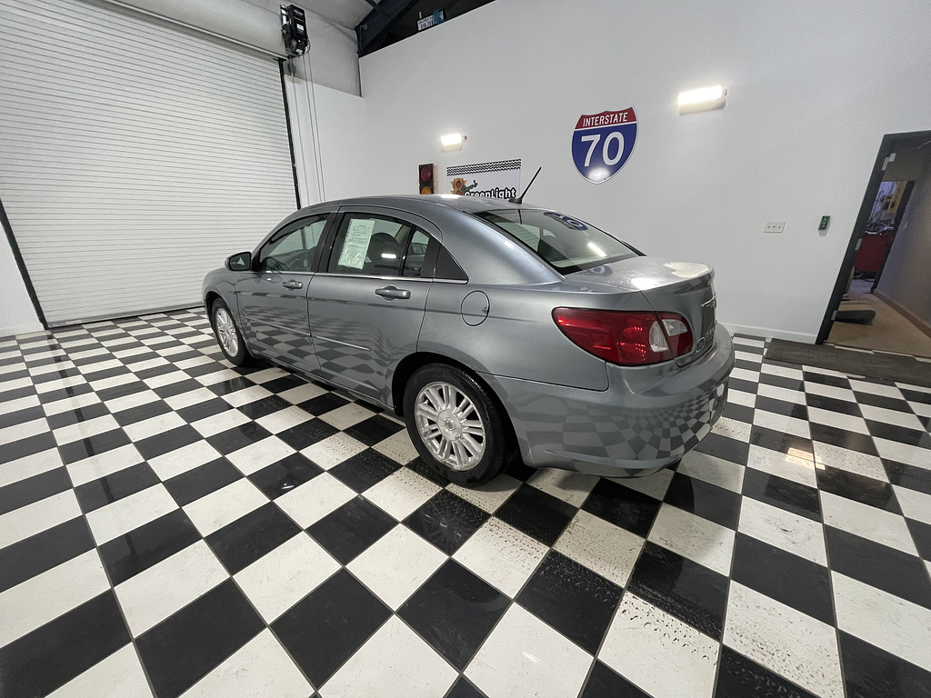 2007 Chrysler SEBRING Located at Dave's GreenLight Auto Sales light-box-slides