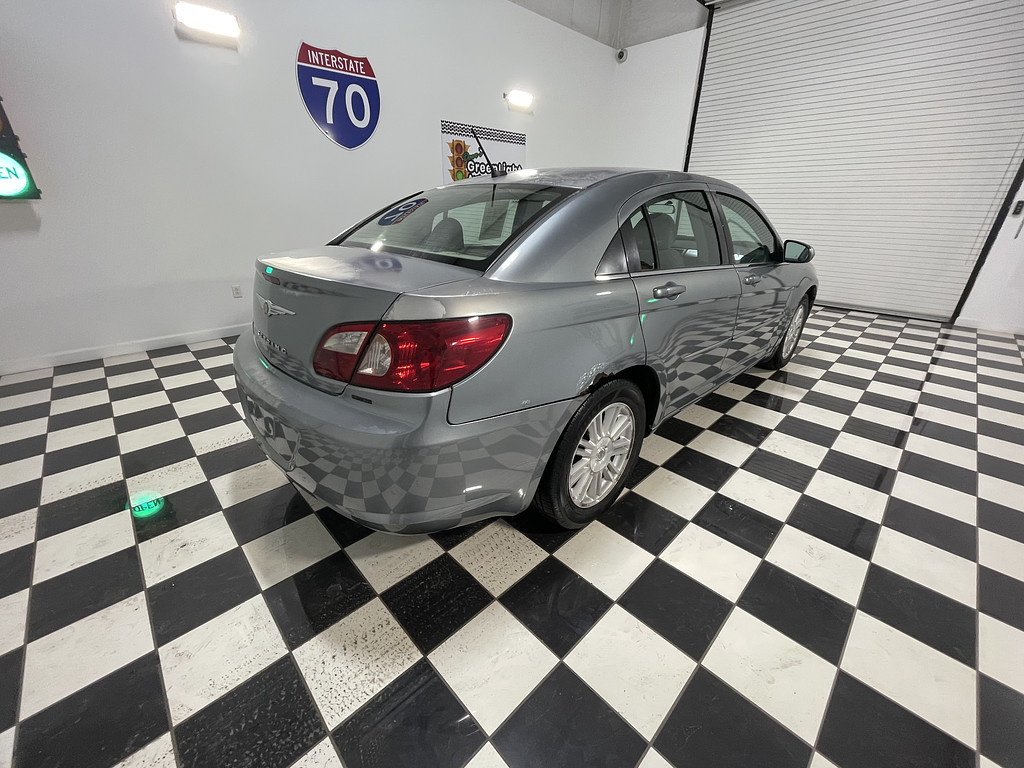 2007 Chrysler SEBRING Located at Dave's GreenLight Auto Sales slide-image
