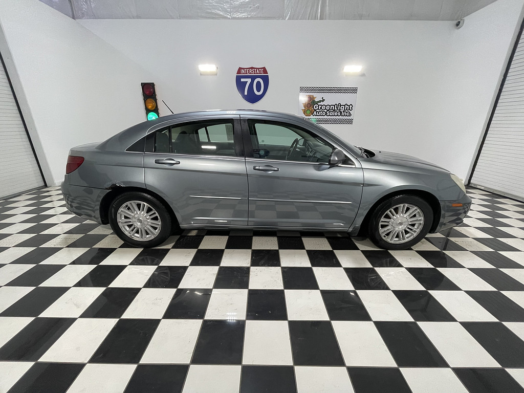 2007 Chrysler SEBRING Located at Dave's GreenLight Auto Sales slide-image