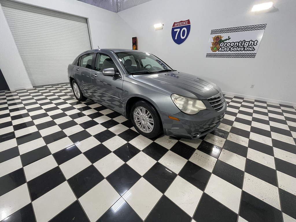 2007 Chrysler SEBRING Located at Dave's GreenLight Auto Sales slide-image