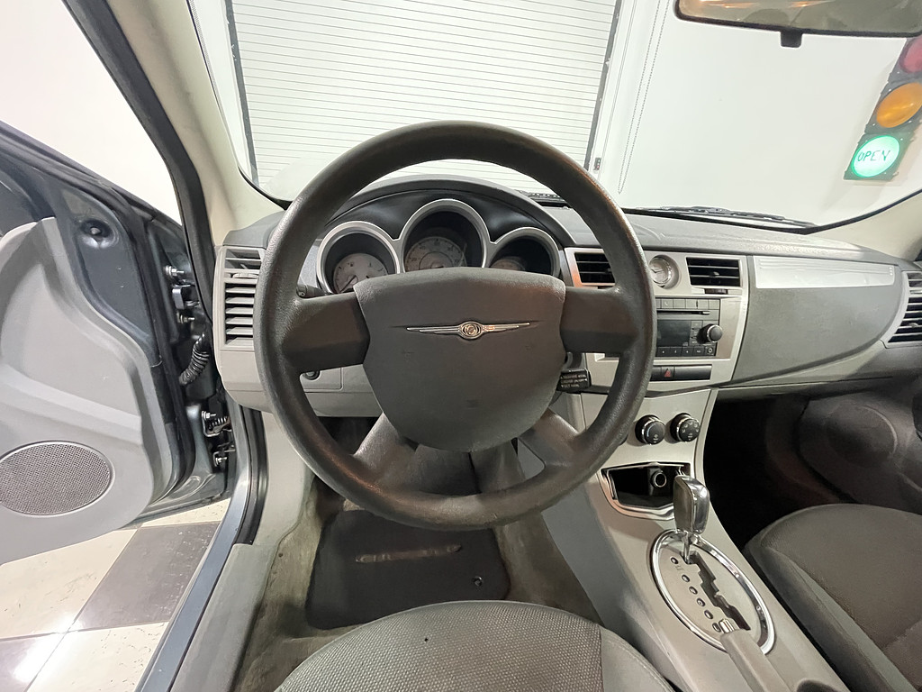 2007 Chrysler SEBRING Located at Dave's GreenLight Auto Sales light-box-slides