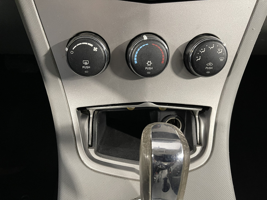 2007 Chrysler SEBRING Located at Dave's GreenLight Auto Sales light-box-slides