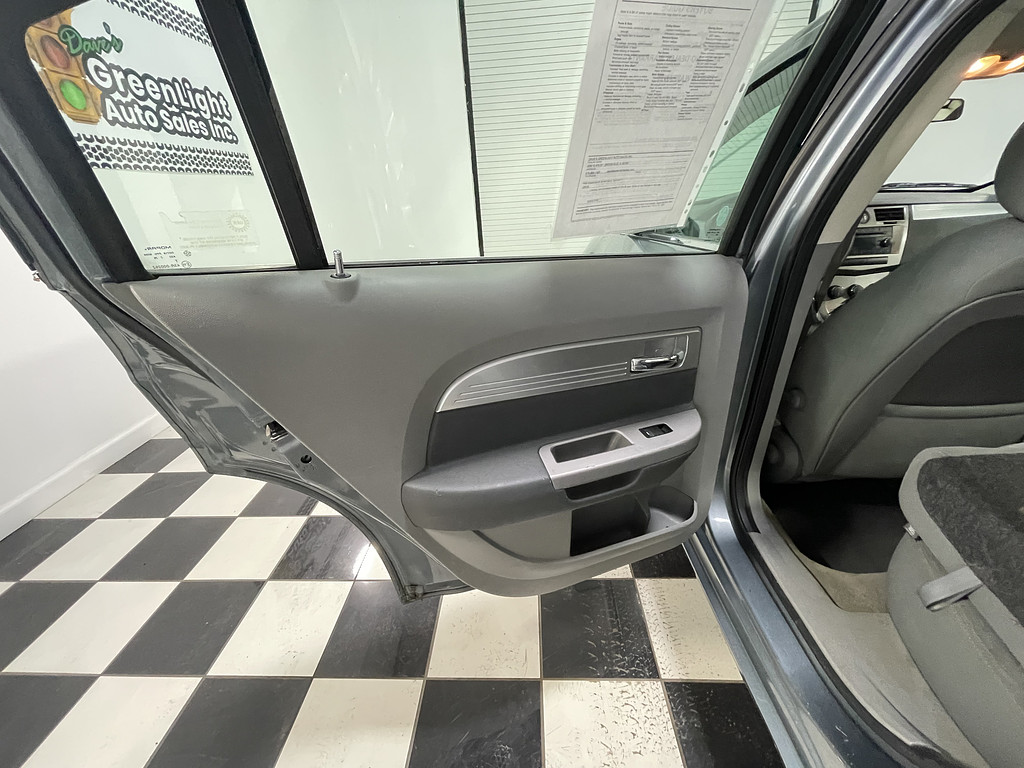 2007 Chrysler SEBRING Located at Dave's GreenLight Auto Sales light-box-slides