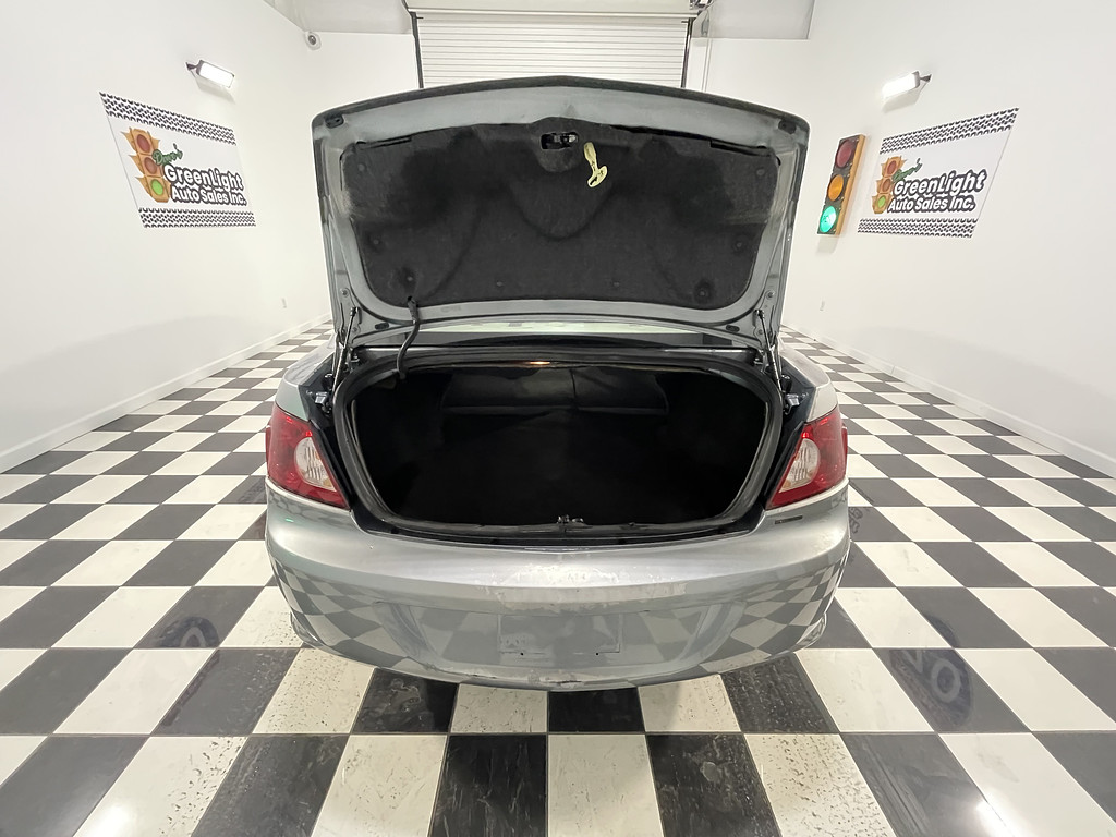 2007 Chrysler SEBRING Located at Dave's GreenLight Auto Sales light-box-slides