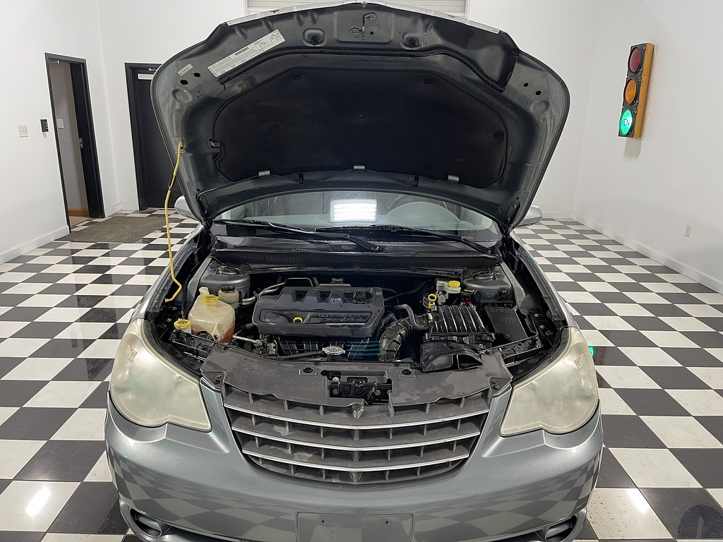 2007 Chrysler SEBRING Located at Dave's GreenLight Auto Sales light-box-slides