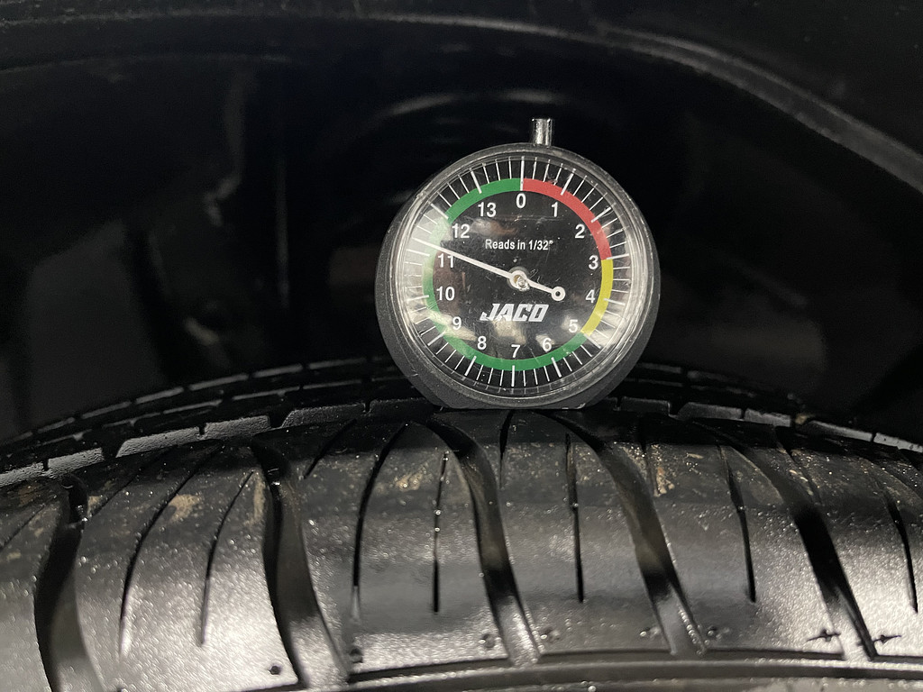 2007 Chrysler SEBRING Located at Dave's GreenLight Auto Sales slide-image