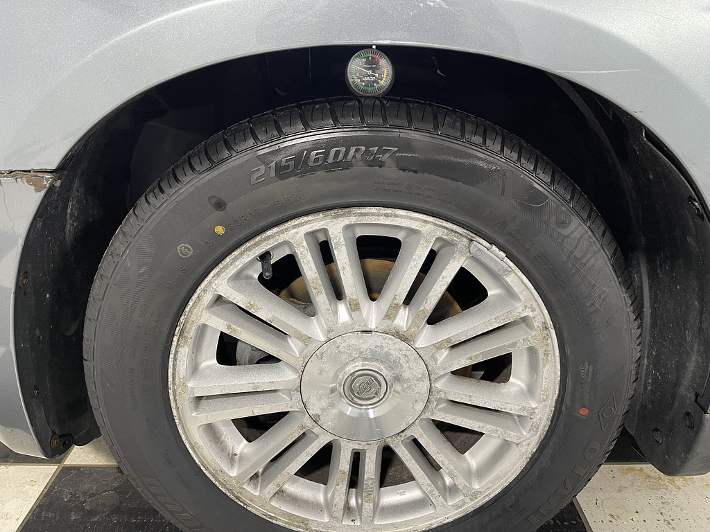 2007 Chrysler SEBRING Located at Dave's GreenLight Auto Sales light-box-slides