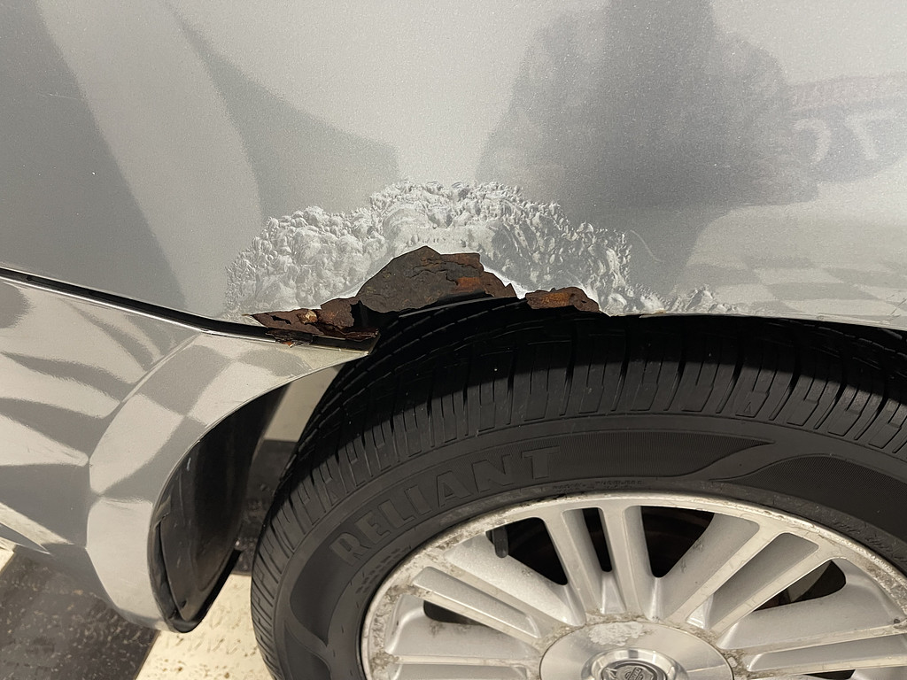 2007 Chrysler SEBRING Located at Dave's GreenLight Auto Sales slide-image