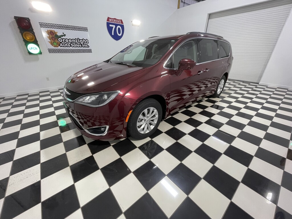 2018 Chrysler Pacifica Touring Plus's photo