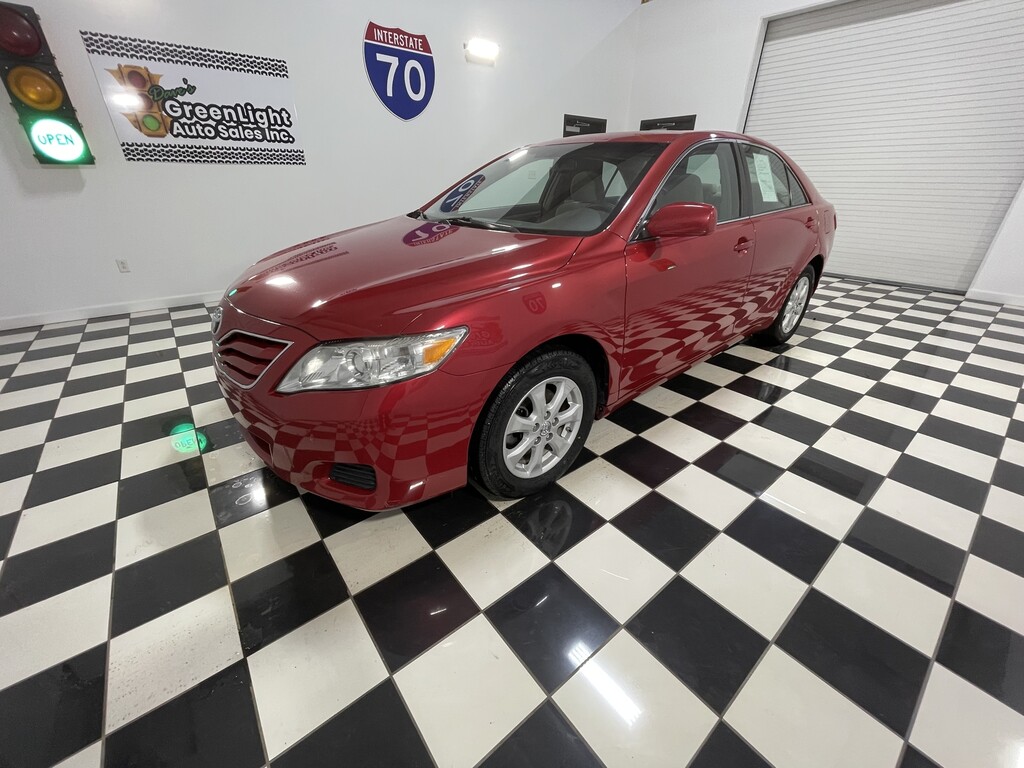 2011 Toyota Camry SE's photo