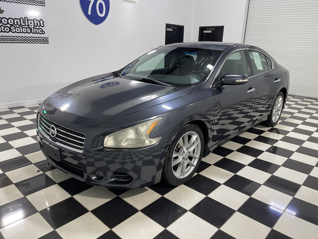 2010 Nissan Maxima S's photo