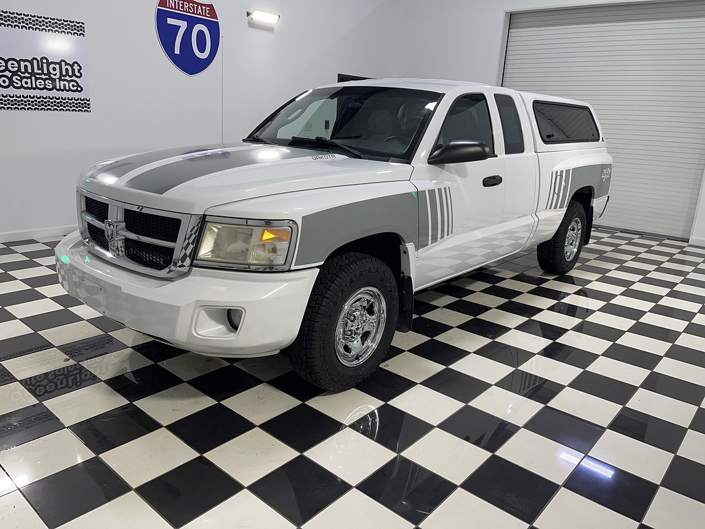 2011 Dodge DAKOTA Located at Dave's GreenLight Auto Sales slide-image