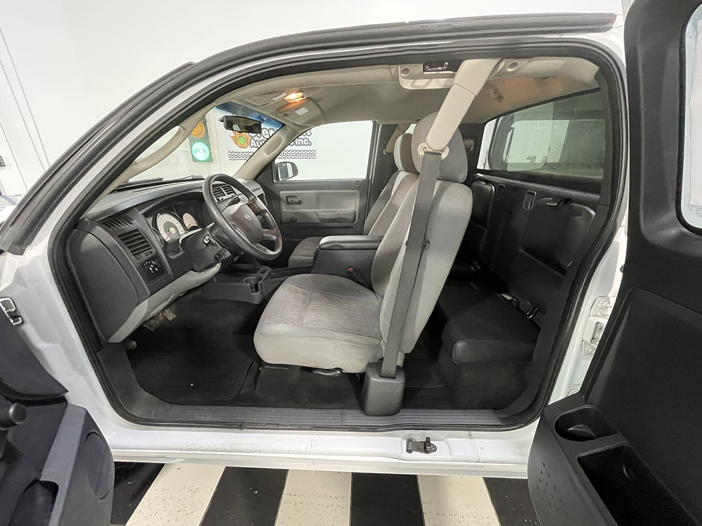 2011 Dodge DAKOTA Located at Dave's GreenLight Auto Sales light-box-slides